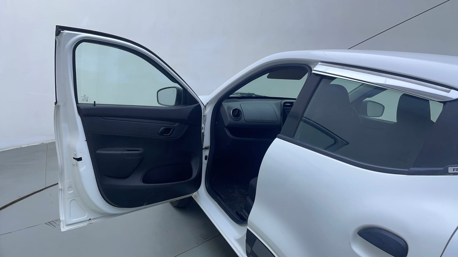 Used 2018 Renault Kwid 1.0 RXT AMT Opt Petrol Automatic interior LEFT FRONT DOOR OPEN VIEW