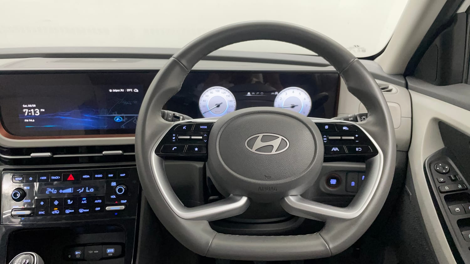 Used 2025 Hyundai Creta 1.5 MPi Petrol MT SX(O) Petrol Manual interior STEERING VIEW