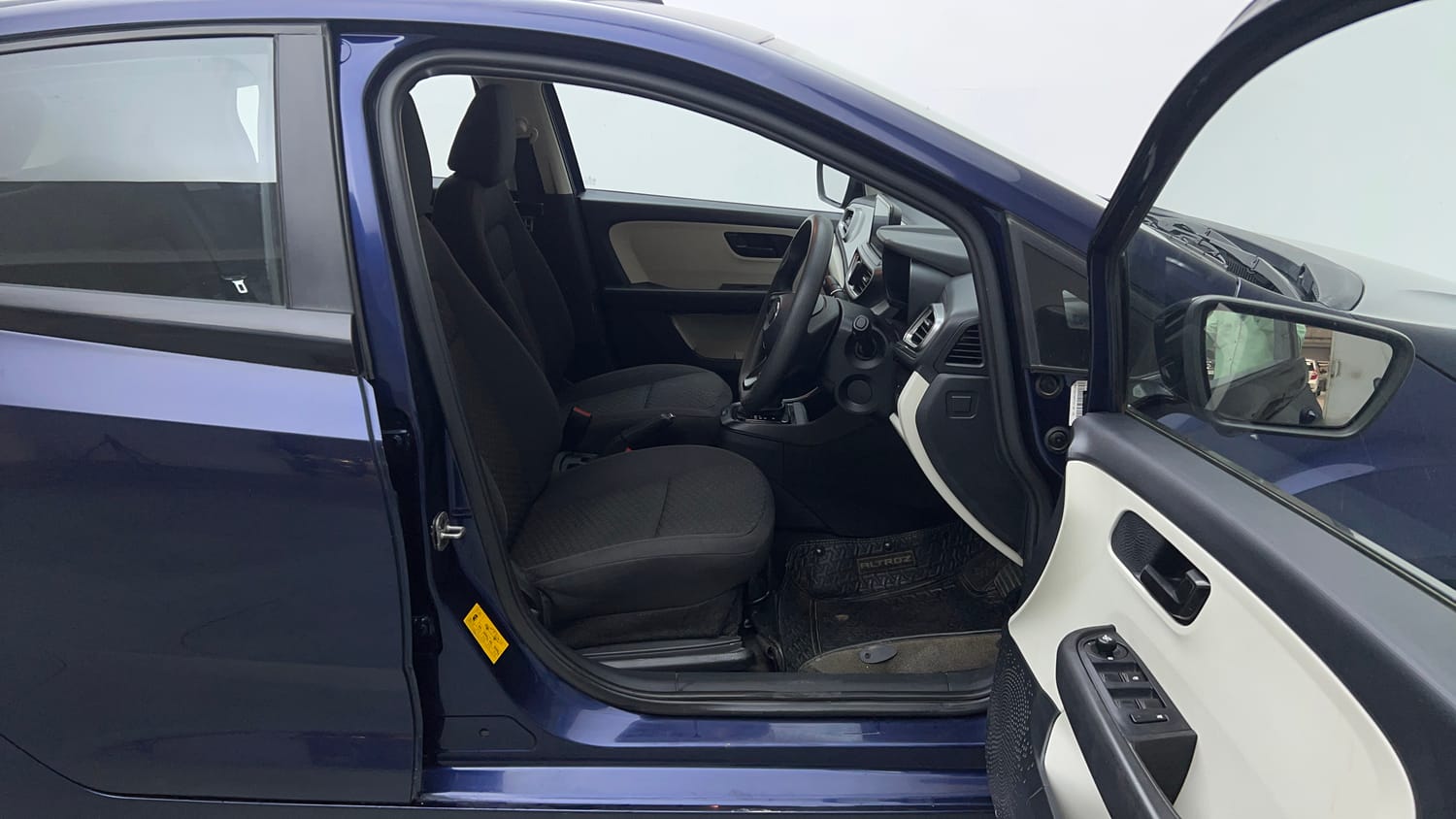 Used 2024 Tata Altroz XTA Petrol Petrol Automatic interior RIGHT SIDE FRONT DOOR CABIN VIEW