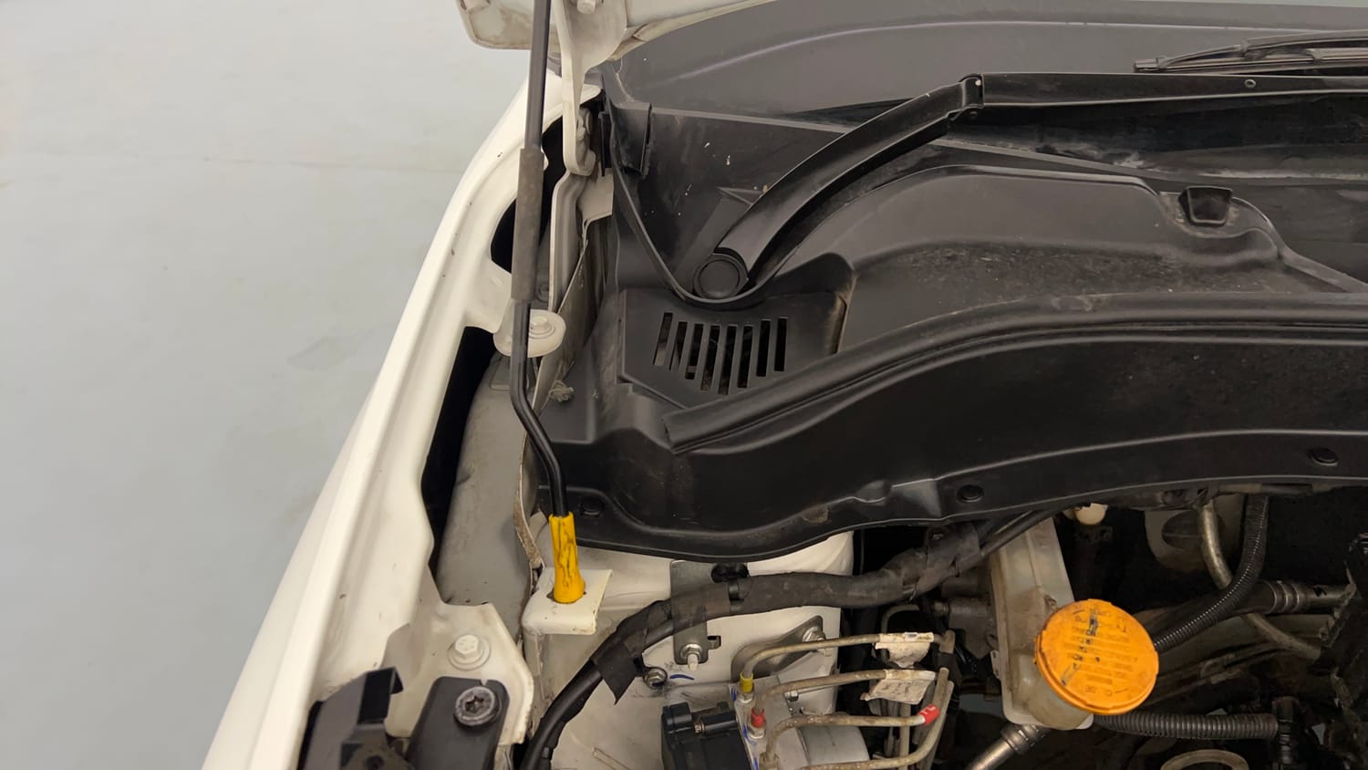 Used 2022 Tata Punch Pure MT Petrol Manual engine ENGINE RIGHT SIDE HINGE & APRON VIEW