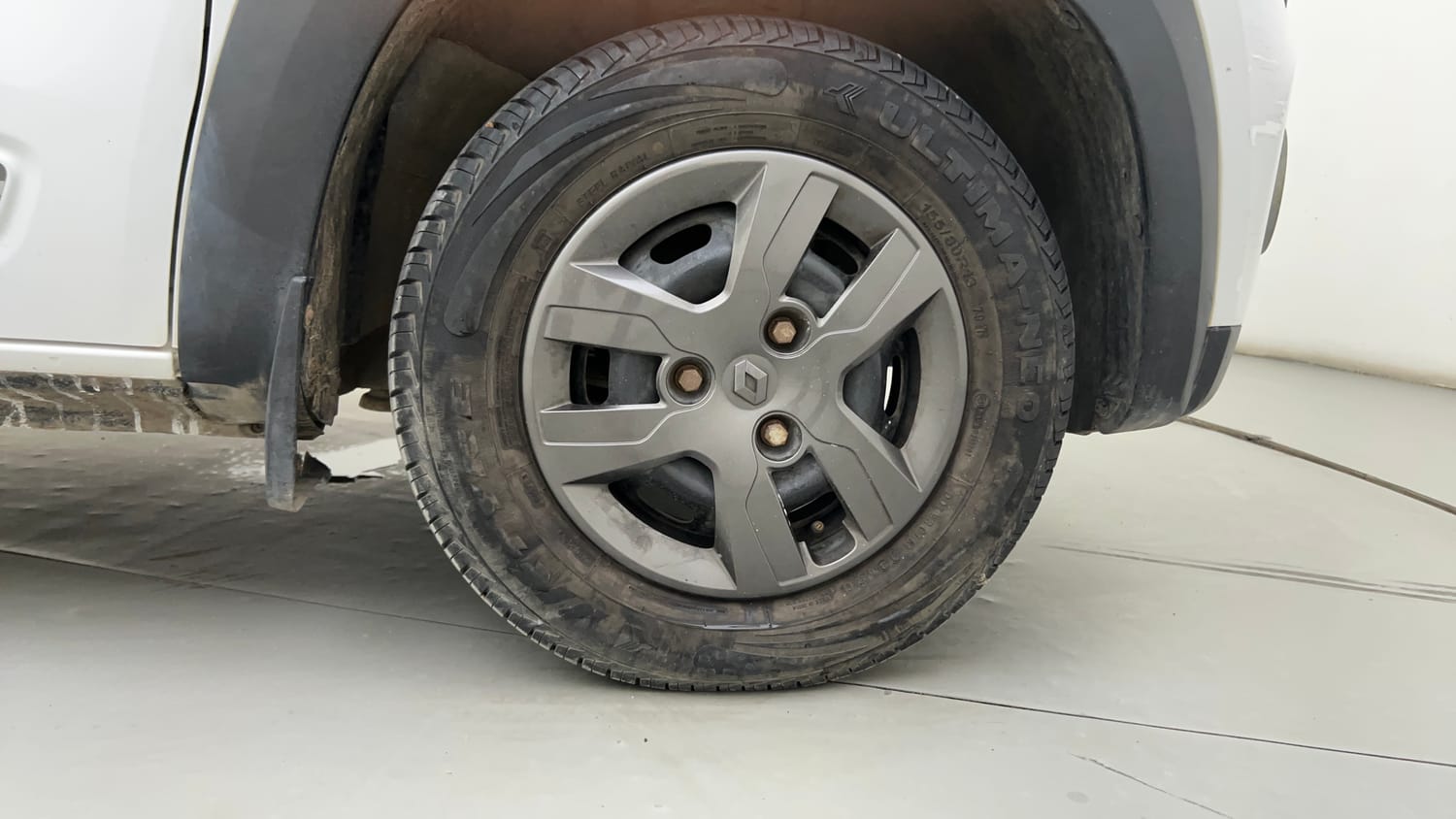 Used 2018 Renault Kwid RXT (O) 1.0 SCE Edition Petrol Manual tyres RIGHT FRONT TYRE RIM VIEW
