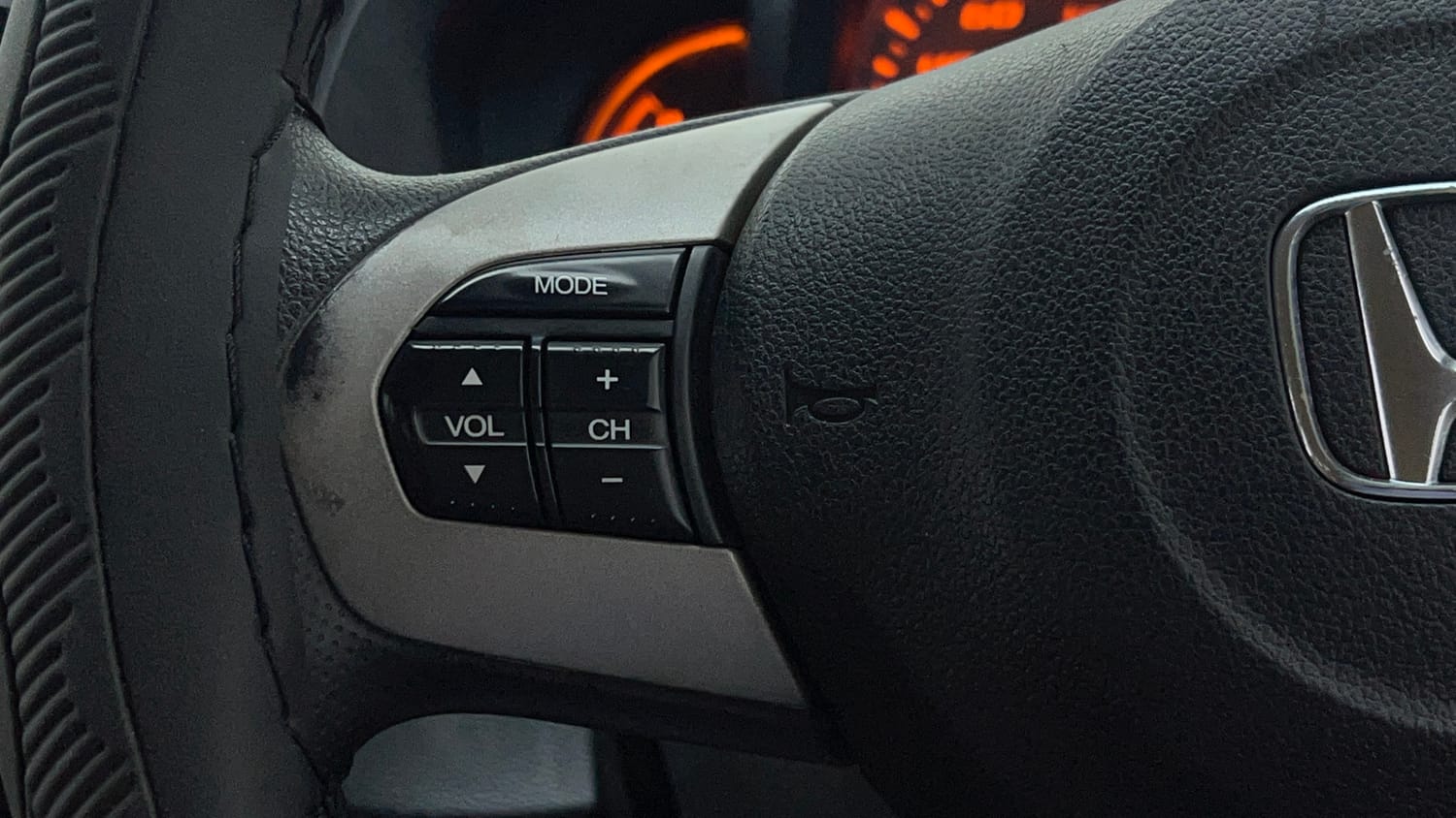 Used 2014 Honda Amaze 1.2 S i-VTEC Petrol Manual top_features Steering mounted controls