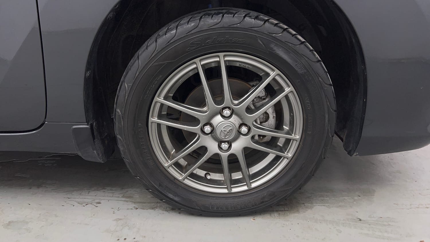 Used 2024 Toyota Glanza V AMT Petrol Automatic tyres RIGHT FRONT TYRE RIM VIEW