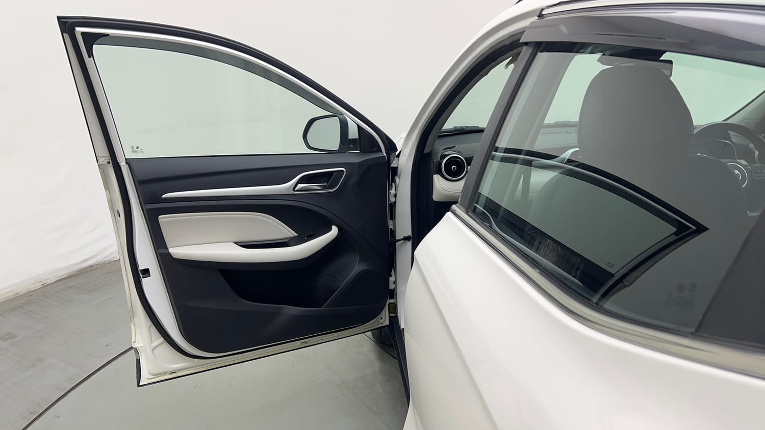 Used 2023 MG Motors Astor Super EX 1.5 MT Petrol Manual interior LEFT FRONT DOOR OPEN VIEW