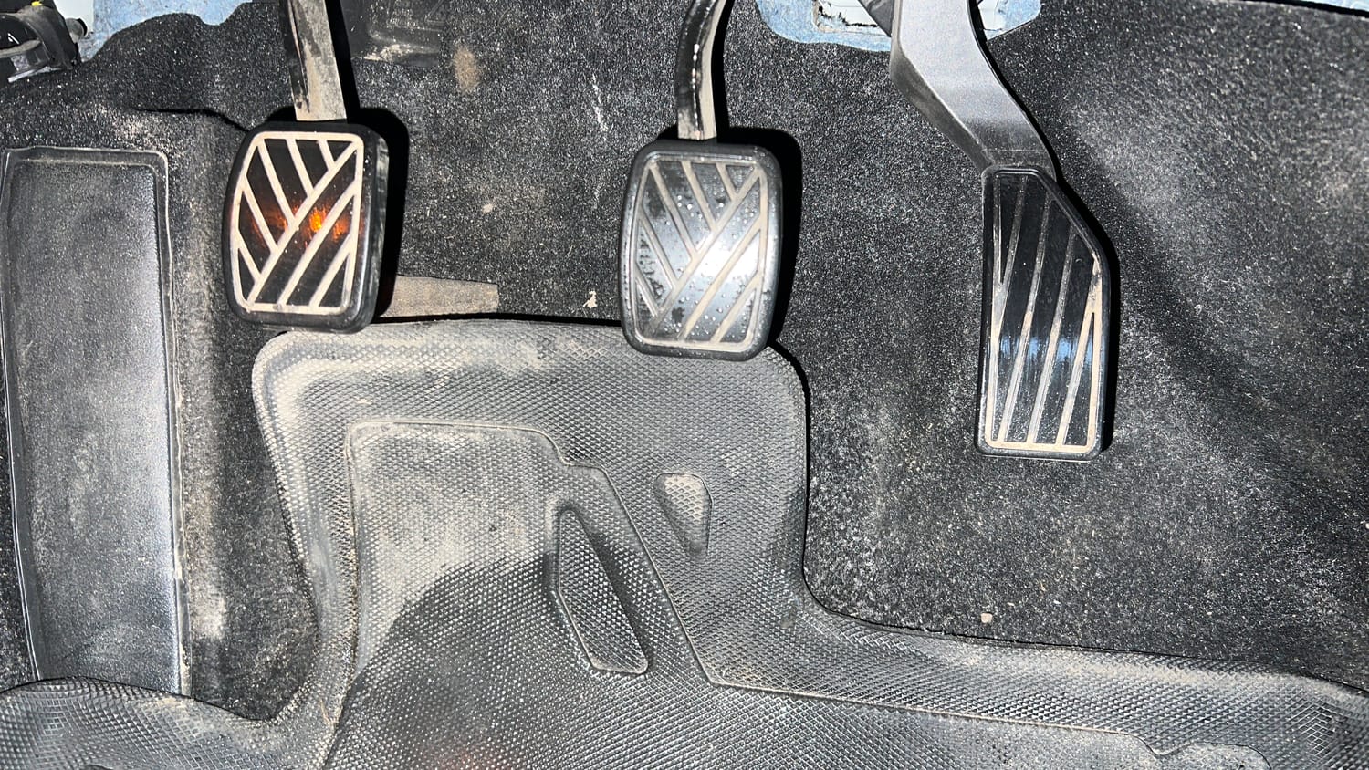 Used 2023 Maruti Suzuki Grand Vitara Zeta Smart Hybrid Petrol Manual interior PEDALS VIEW