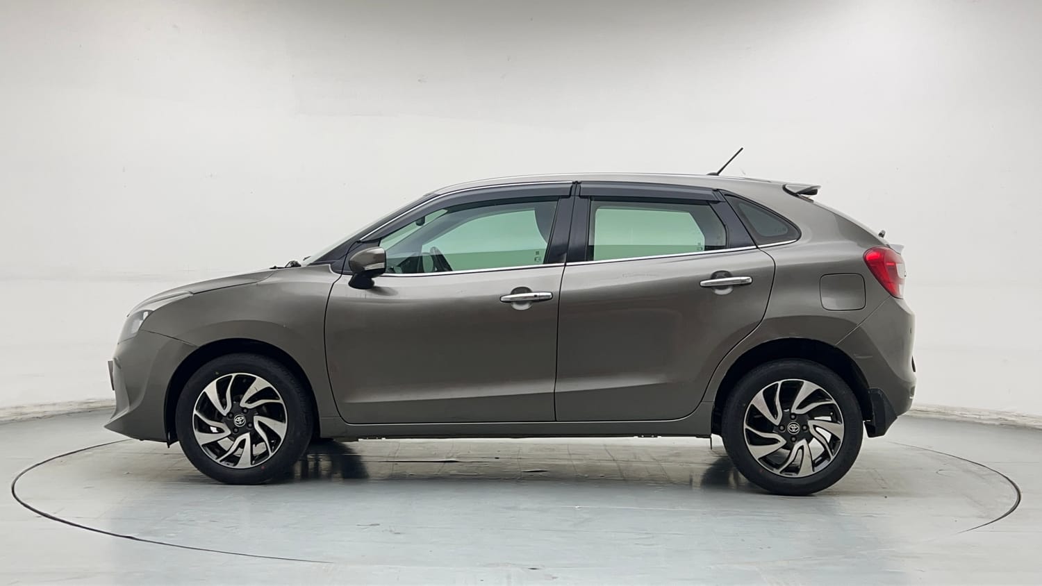 Used 2020 Toyota Glanza V CVT Petrol Automatic exterior LEFT SIDE VIEW