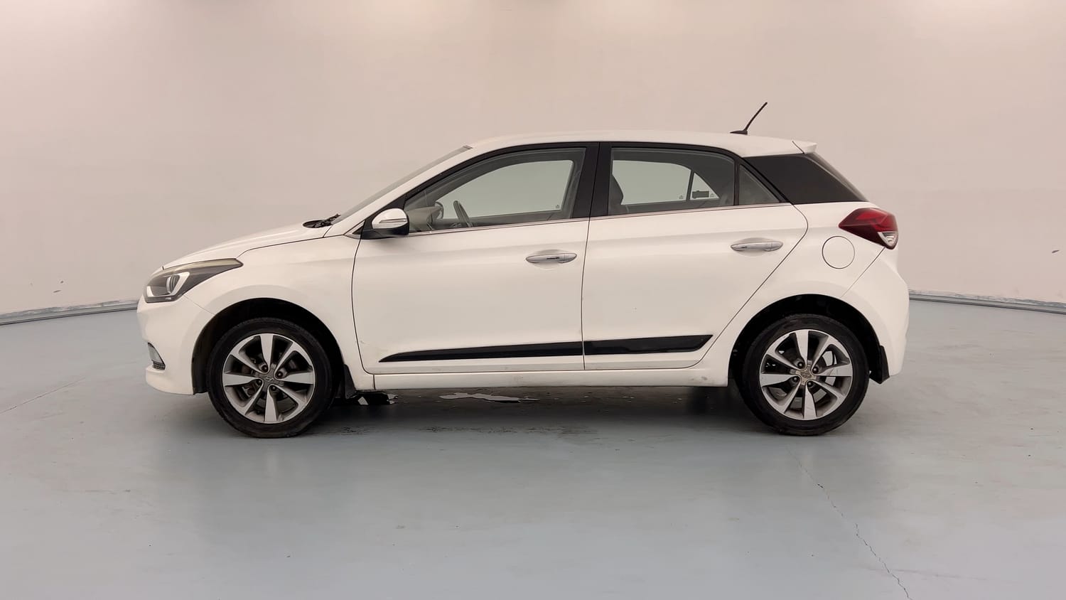 Used 2016 Hyundai Elite i20 Asta 1.2 Petrol Manual exterior LEFT SIDE VIEW