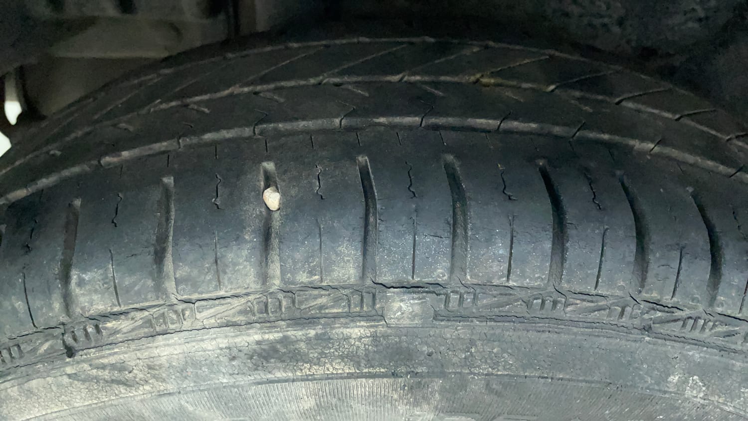 Used 2013 Maruti Suzuki Swift Dzire VXI Petrol Manual tyres RIGHT REAR TYRE TREAD VIEW