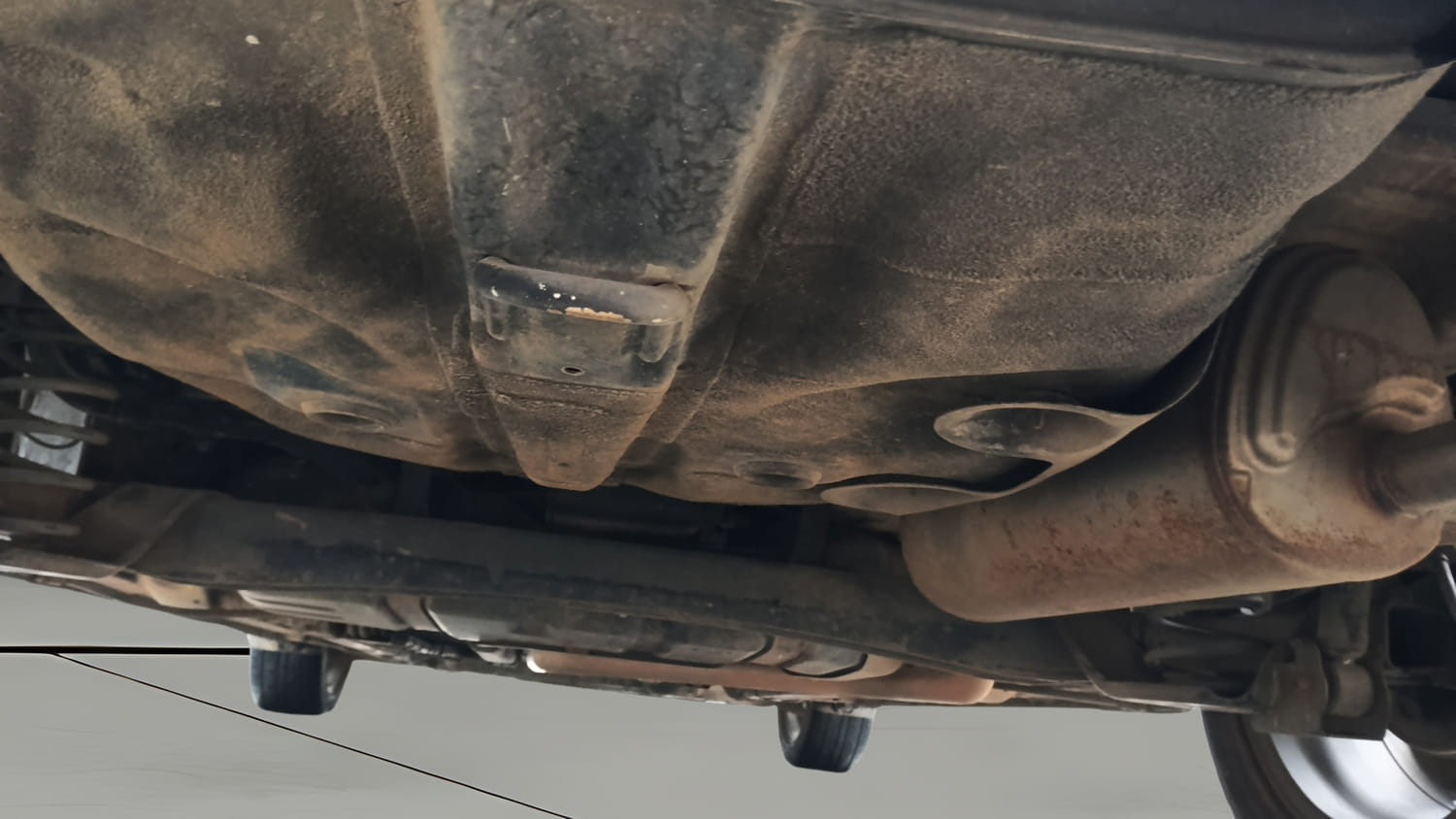 Used 2018 Hyundai Verna SX (O)1.6 VTVT Petrol Manual extra REAR RIGHT UNDERBODY VIEW