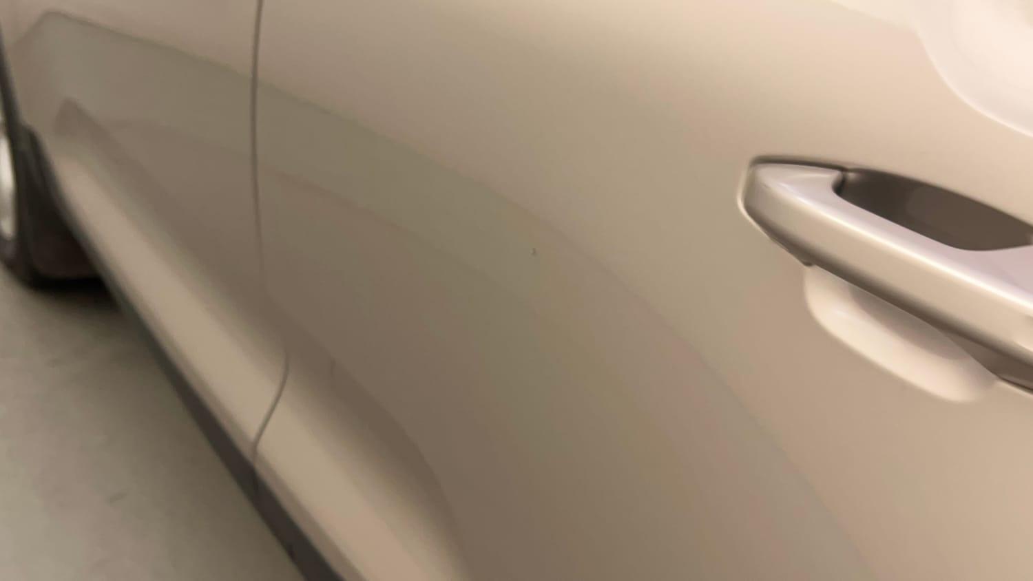 Used 2023 Volvo XC40 B4 Ultimate Petrol Automatic dents MINOR SCRATCH