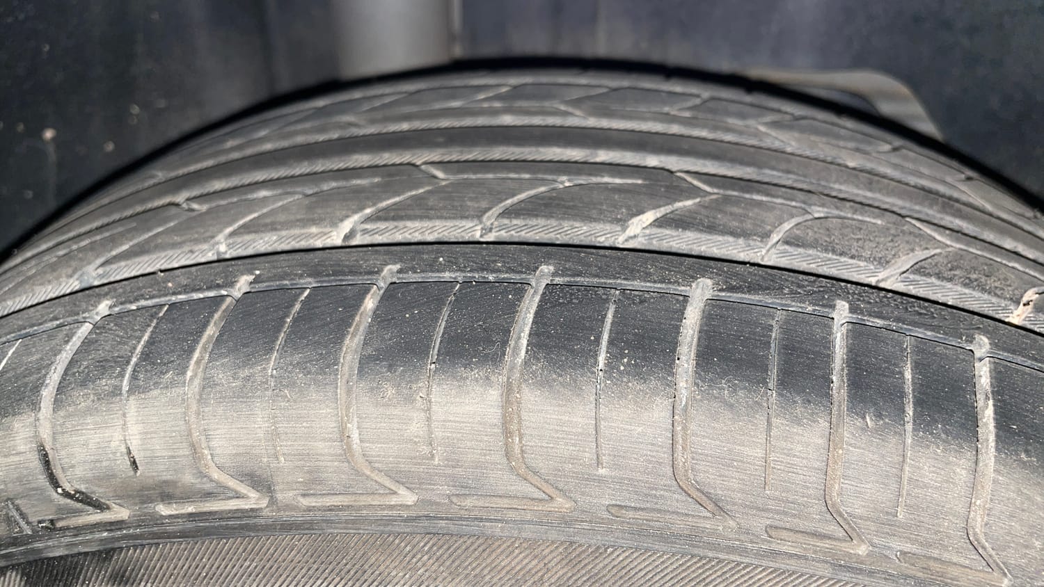 Used 2015 Ford Figo Trend 1.2 Ti-VCT Petrol Manual tyres RIGHT REAR TYRE TREAD VIEW