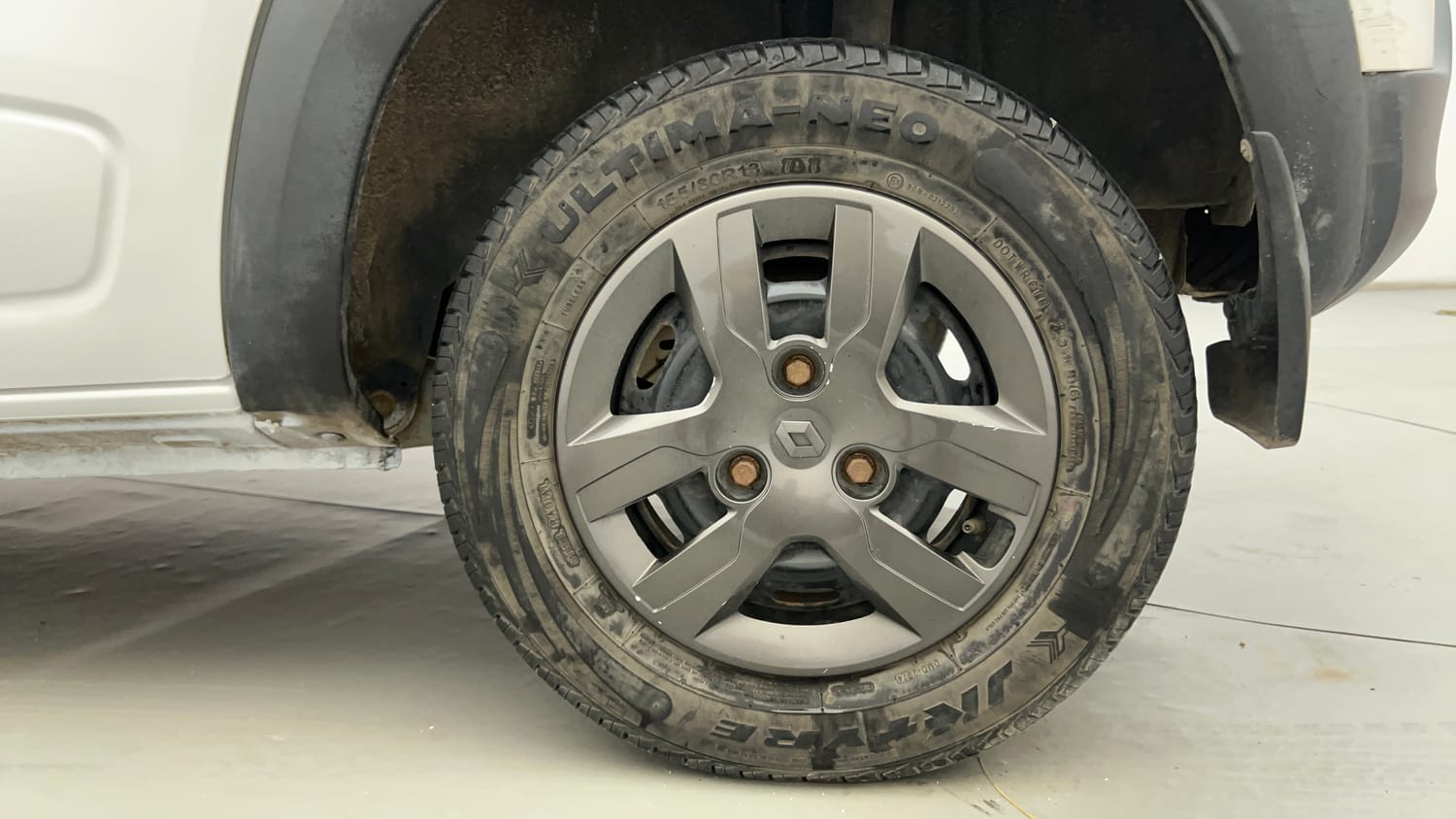 Used 2018 Renault Kwid RXT (O) 1.0 SCE Edition Petrol Manual tyres LEFT REAR TYRE RIM VIEW