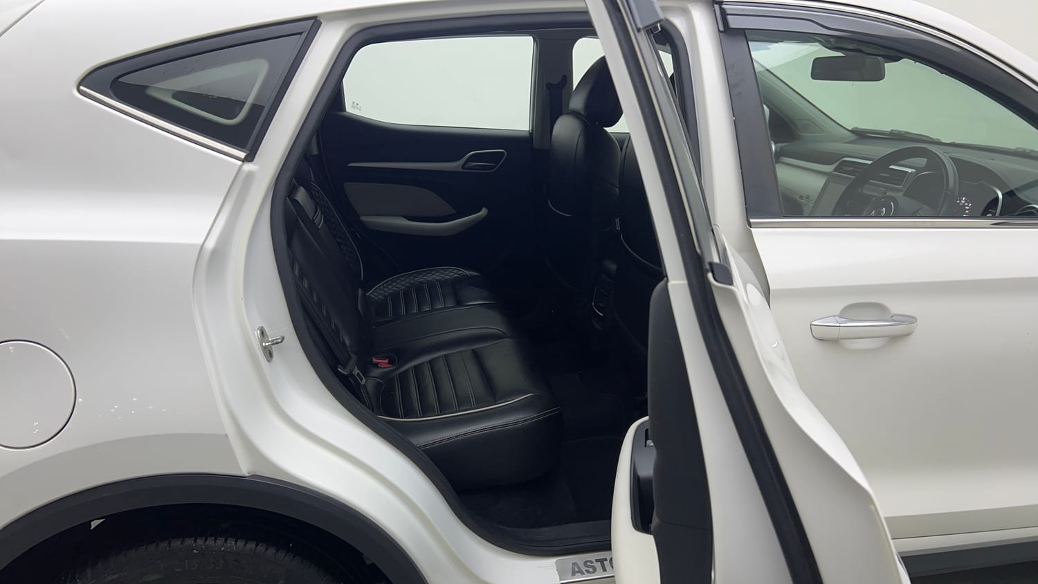 Used 2023 MG Motors Astor Super EX 1.5 MT Petrol Manual interior RIGHT SIDE REAR DOOR CABIN VIEW