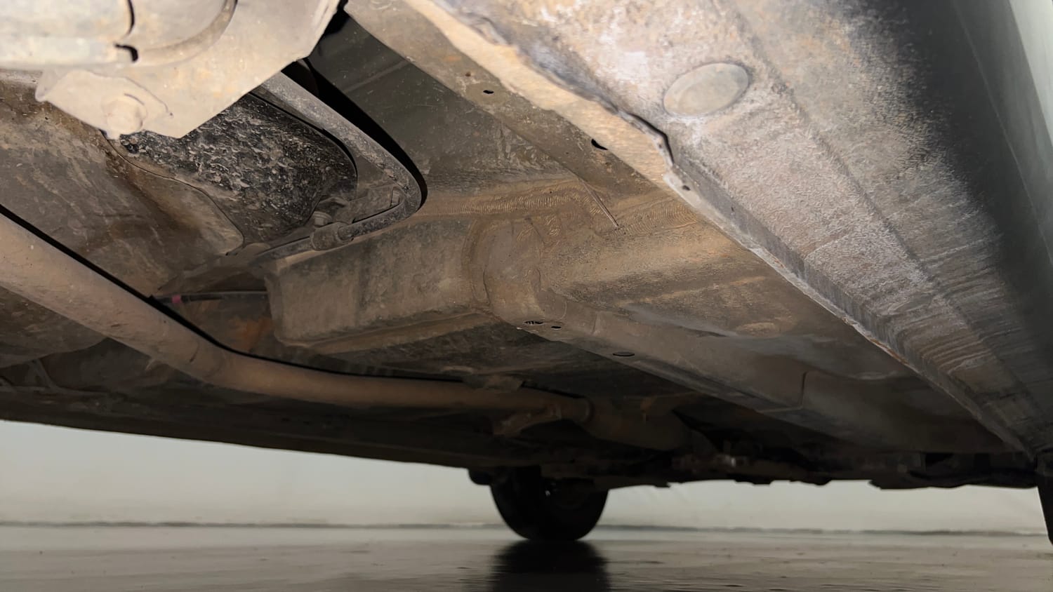 Used 2015 Hyundai i10 Magna 1.1 iRDE2 Petrol Manual extra REAR RIGHT UNDERBODY VIEW