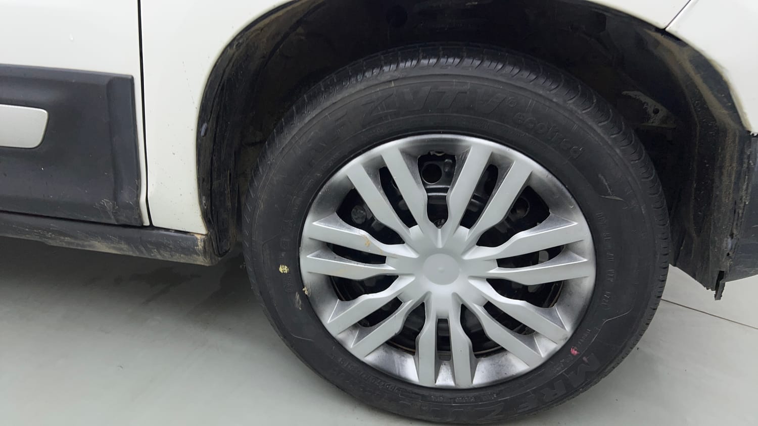 Used 2021 Maruti Suzuki S-Presso VXi Plus Petrol Manual tyres RIGHT FRONT TYRE RIM VIEW