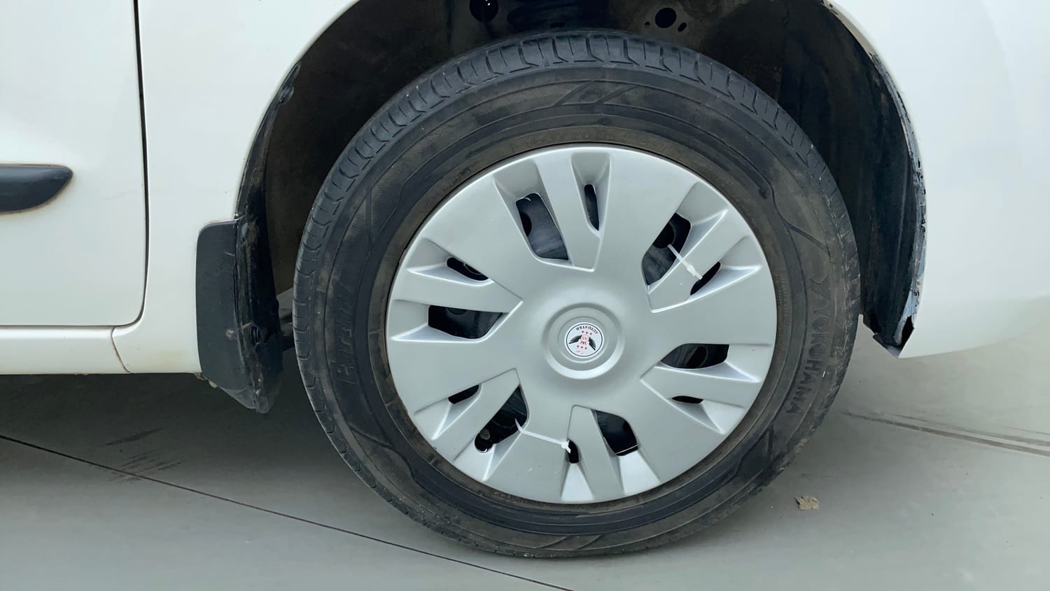 Used 2018 Maruti Suzuki Wagon R 1.0 VXI AMT Petrol Automatic tyres RIGHT FRONT TYRE RIM VIEW