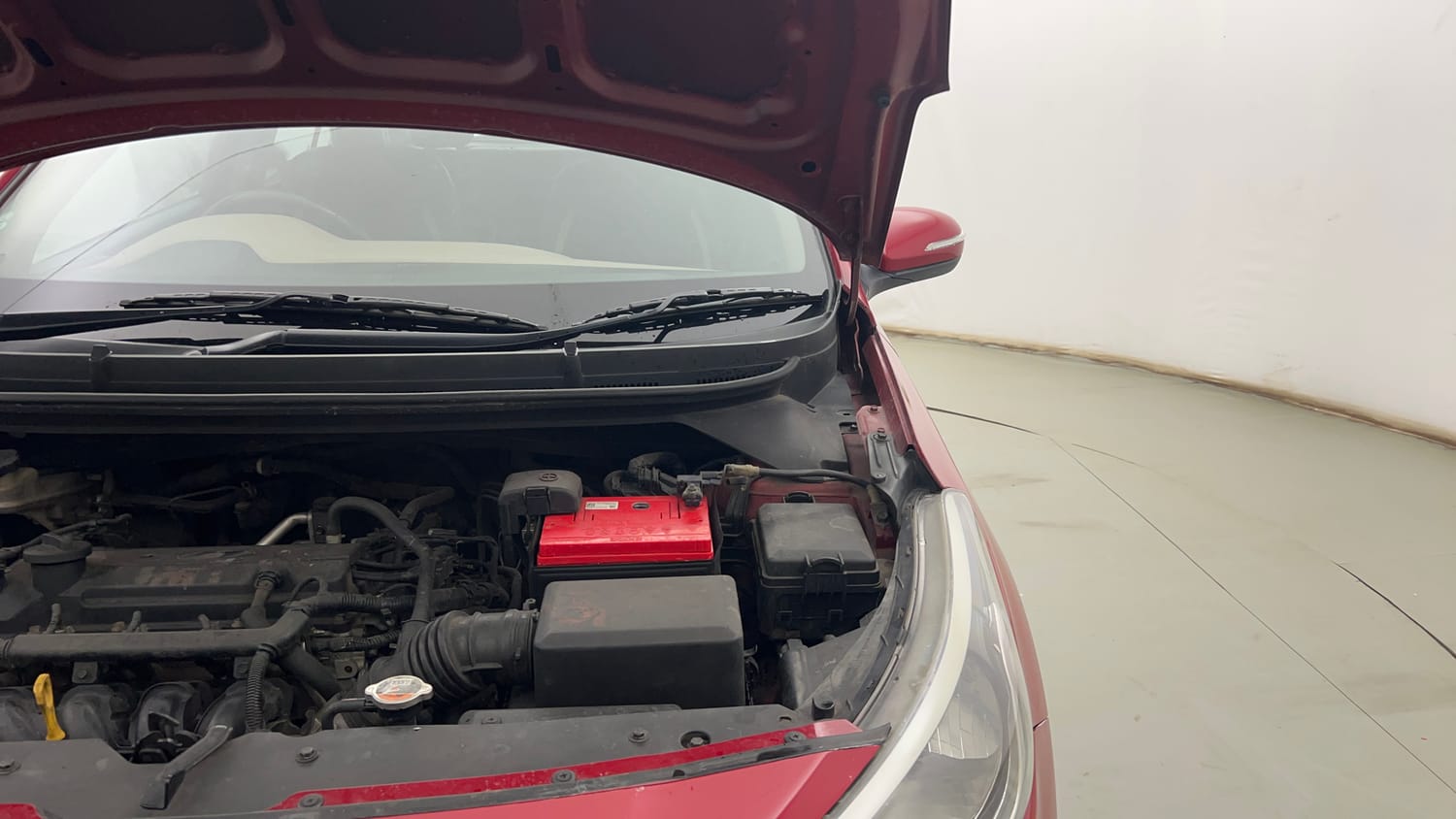 Used 2014 Hyundai Elite i20 Asta 1.2 Petrol Manual engine ENGINE LEFT SIDE HINGE & APRON VIEW