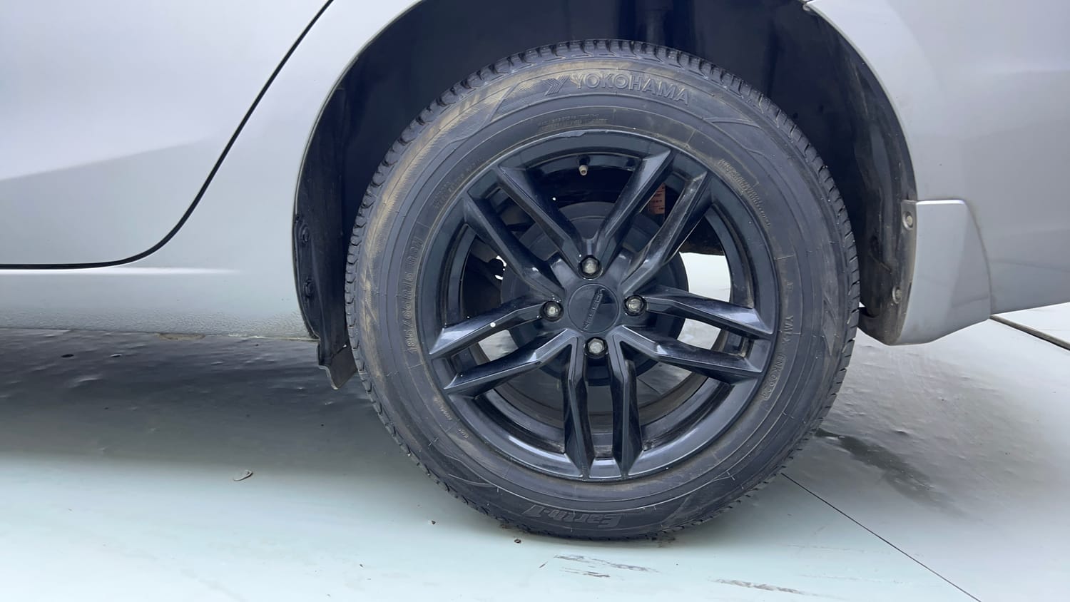 Used 2017 Maruti Suzuki Ciaz Zeta 1.3 Hybrid Diesel Manual tyres LEFT REAR TYRE RIM VIEW