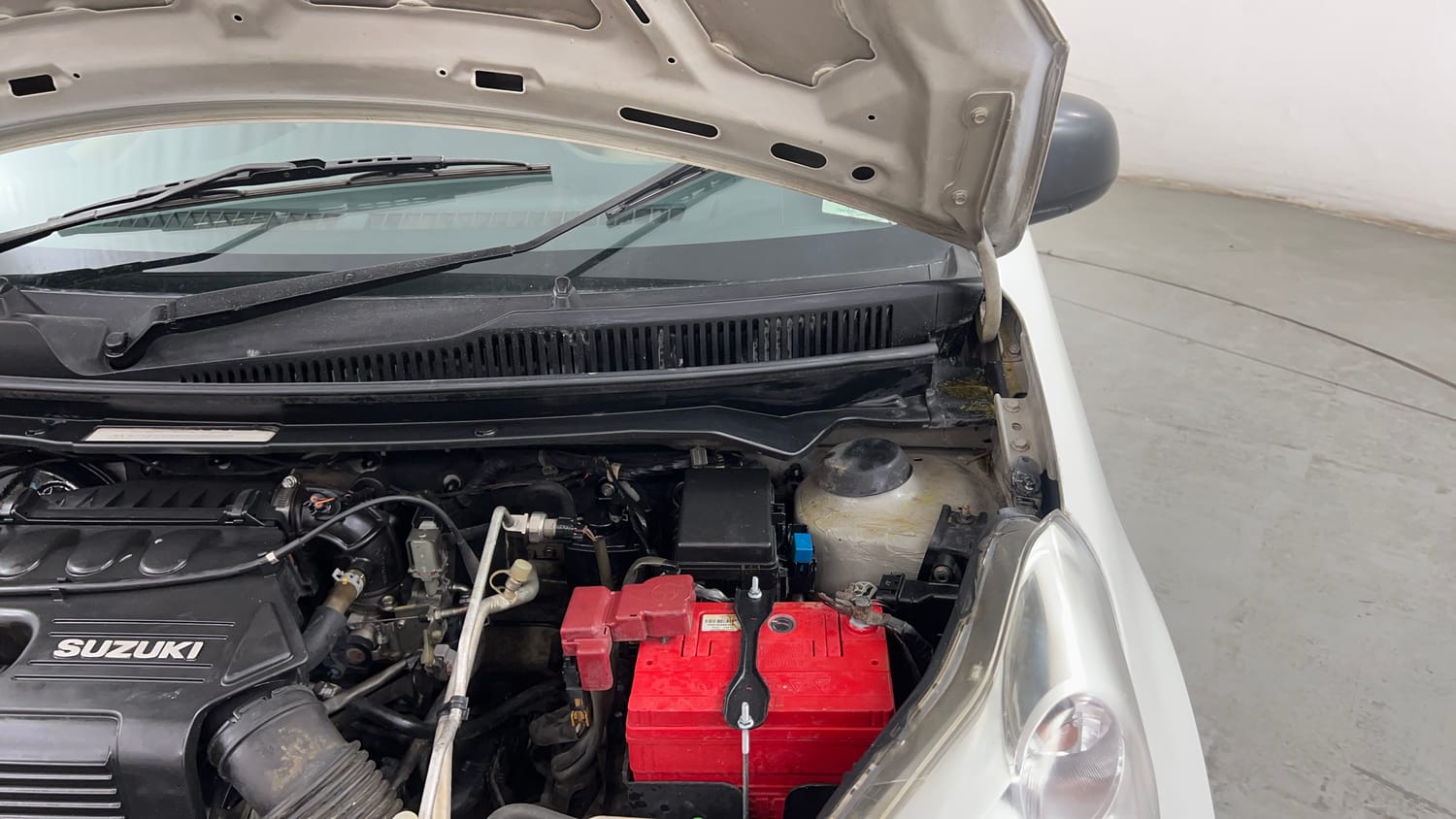 Used 2013 Maruti Suzuki A-Star VXI Petrol Manual engine ENGINE LEFT SIDE HINGE & APRON VIEW