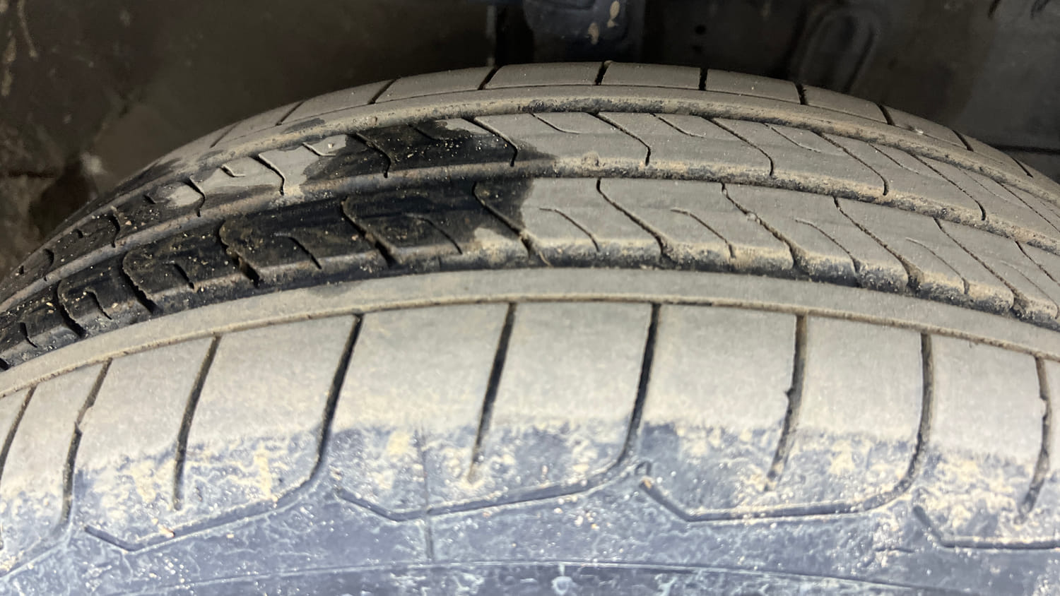 Used 2013 Maruti Suzuki Ertiga Vxi Petrol Manual tyres RIGHT FRONT TYRE TREAD VIEW