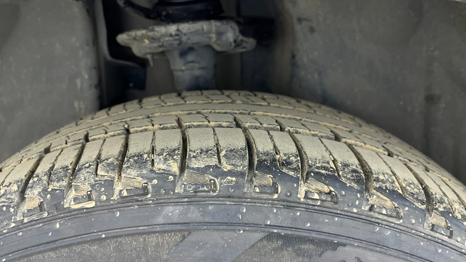 Used 2018 Jeep Compass Limited (O) 2.0 Diesel Diesel Manual tyres RIGHT REAR TYRE TREAD VIEW