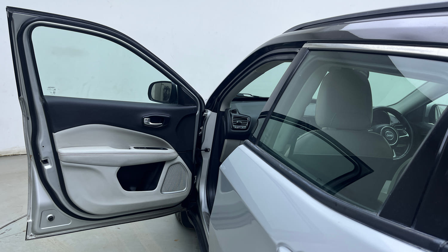 Used 2018 Jeep Compass Limited (O) 2.0 Diesel Diesel Manual interior LEFT FRONT DOOR OPEN VIEW