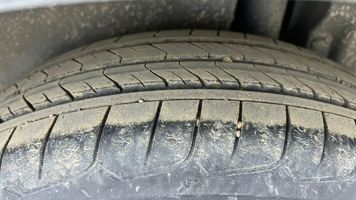 Used 2013 Maruti Suzuki Ertiga Vxi Petrol Manual tyres LEFT REAR TYRE TREAD VIEW