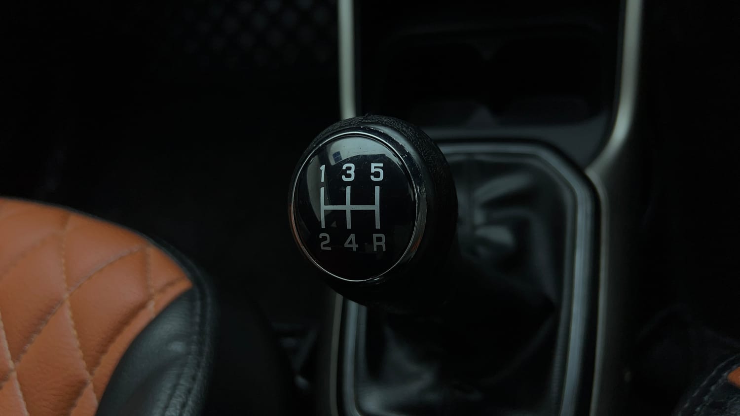 Used 2019 Maruti Suzuki Ignis Delta 1.2 MT Petrol Manual interior GEAR  KNOB VIEW