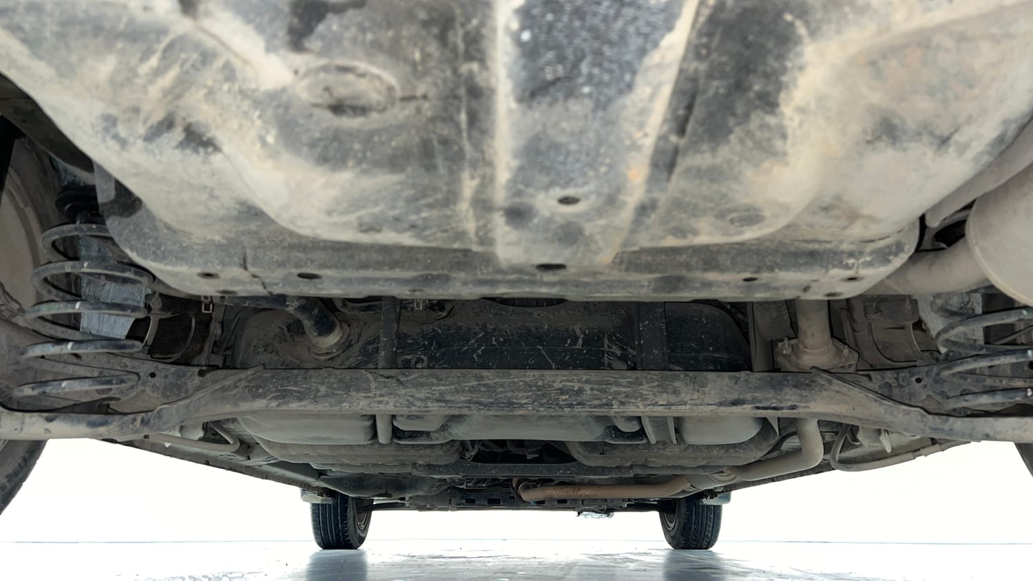 Used 2014 Honda City V Petrol Manual extra REAR UNDERBODY VIEW (TAKEN FROM REAR)