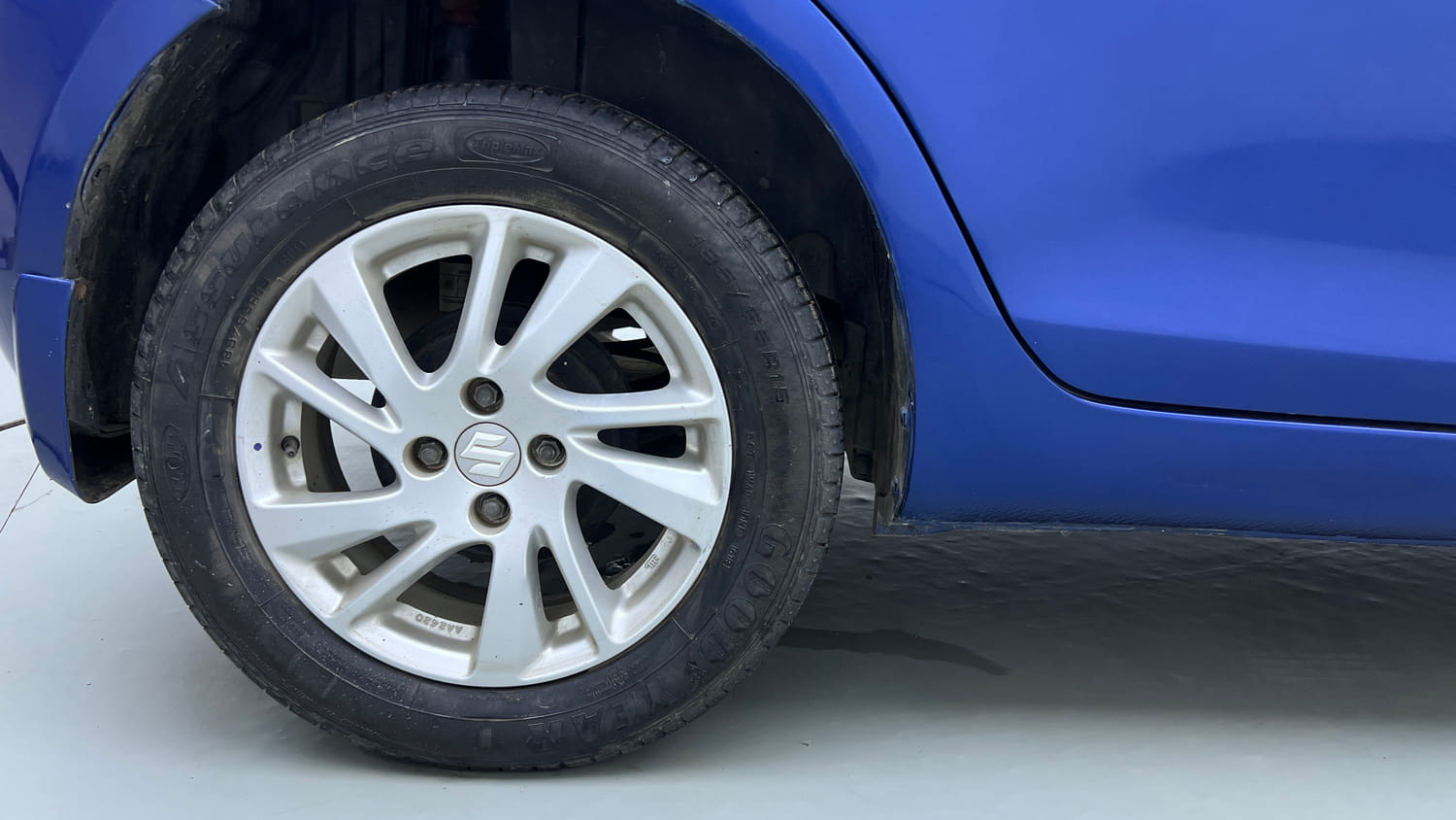 Used 2012 Maruti Suzuki Swift ZDi Diesel Manual tyres RIGHT REAR TYRE RIM VIEW