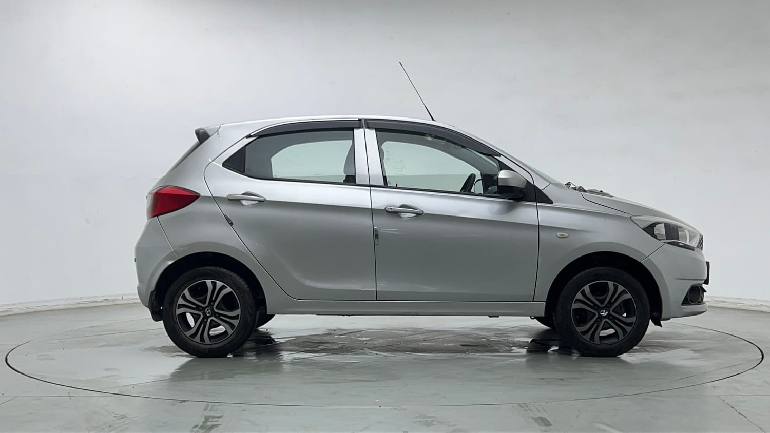 Used 2019 Tata Tiago Revotron XZ Petrol Manual exterior RIGHT SIDE VIEW