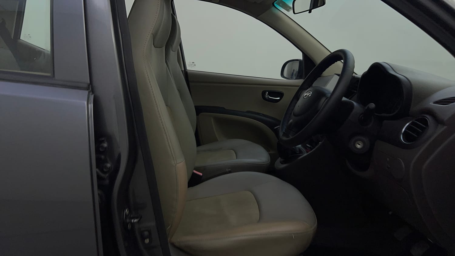 Used 2011 Hyundai i10 Magna 1.2 Kappa2 Petrol Manual interior RIGHT SIDE FRONT DOOR CABIN VIEW