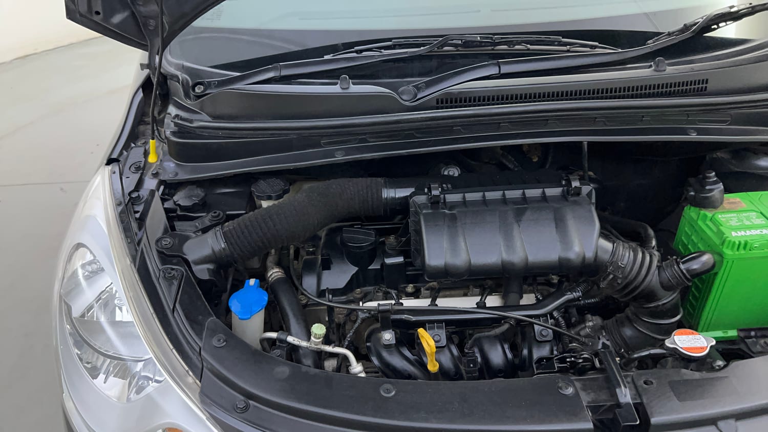 Used 2011 Hyundai i10 Magna 1.2 Kappa2 Petrol Manual engine ENGINE RIGHT SIDE HINGE & APRON VIEW