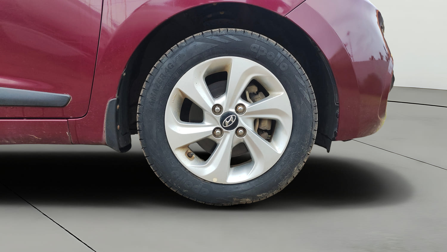 Used 2017 Hyundai Xcent SX 1.2 Petrol Manual tyres RIGHT FRONT TYRE RIM VIEW