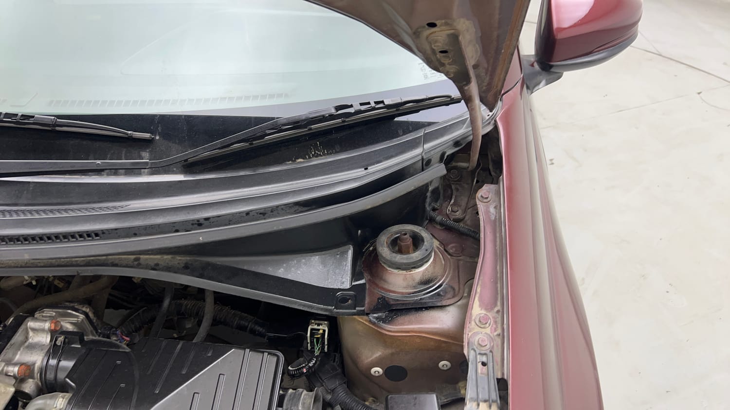 Used 2016 Honda Amaze 1.2 S i-VTEC Petrol Manual engine ENGINE LEFT SIDE HINGE & APRON VIEW