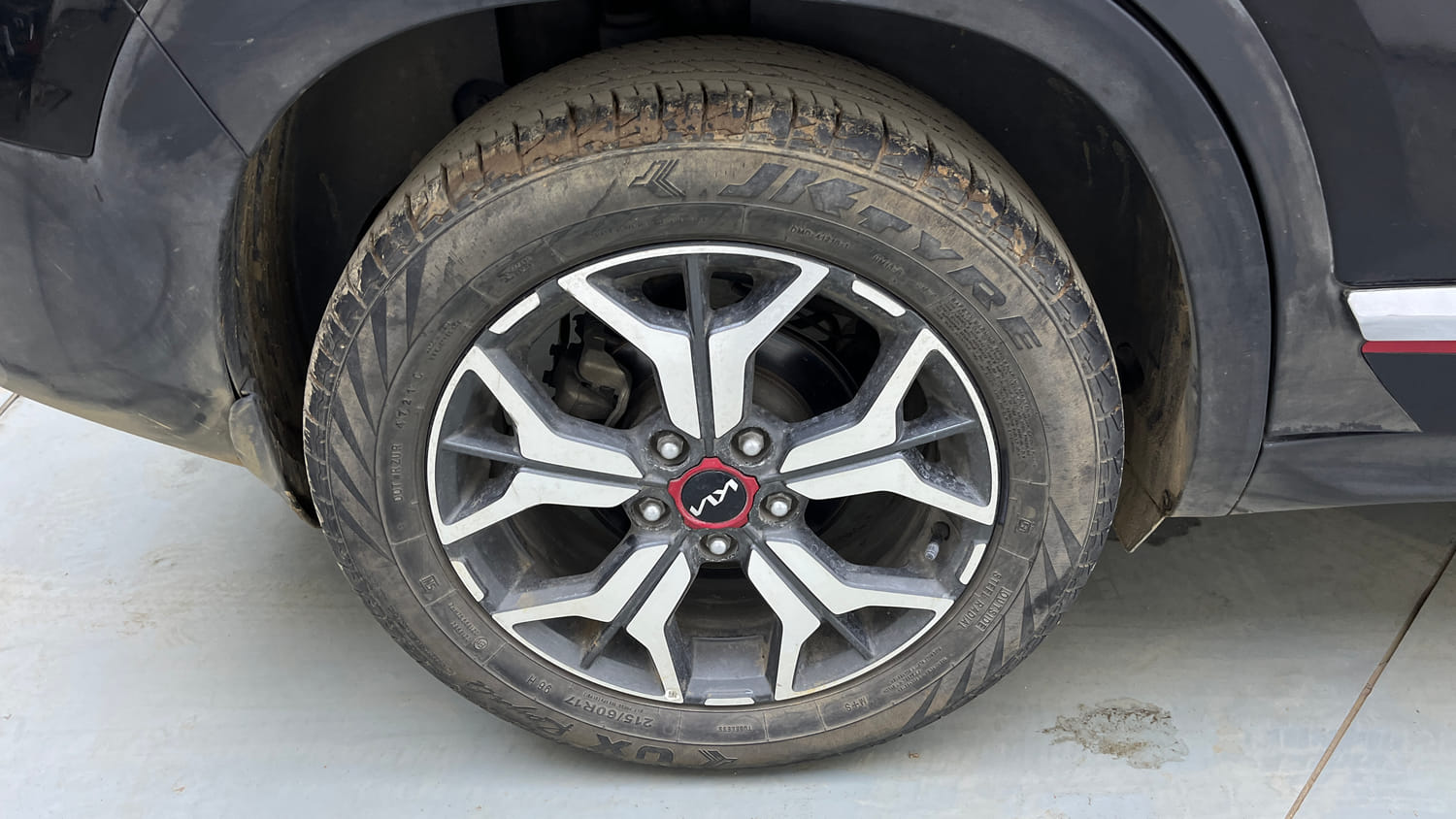 Used 2022 Kia Seltos GTX Plus 1.4 DCT Petrol Automatic tyres RIGHT REAR TYRE RIM VIEW