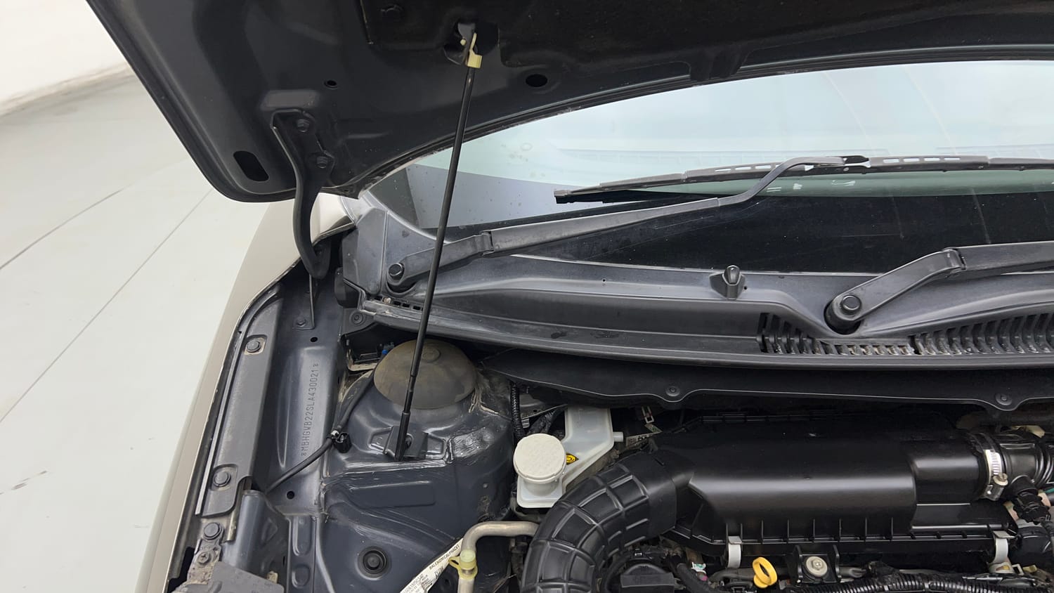 Used 2020 Toyota Glanza V CVT Petrol Automatic engine ENGINE RIGHT SIDE HINGE & APRON VIEW