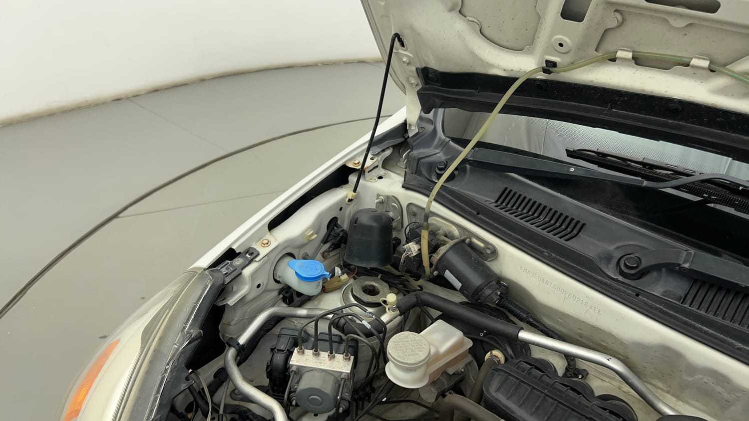 Used 2019 Maruti Suzuki Alto 800 LXi Petrol Manual engine ENGINE RIGHT SIDE HINGE & APRON VIEW