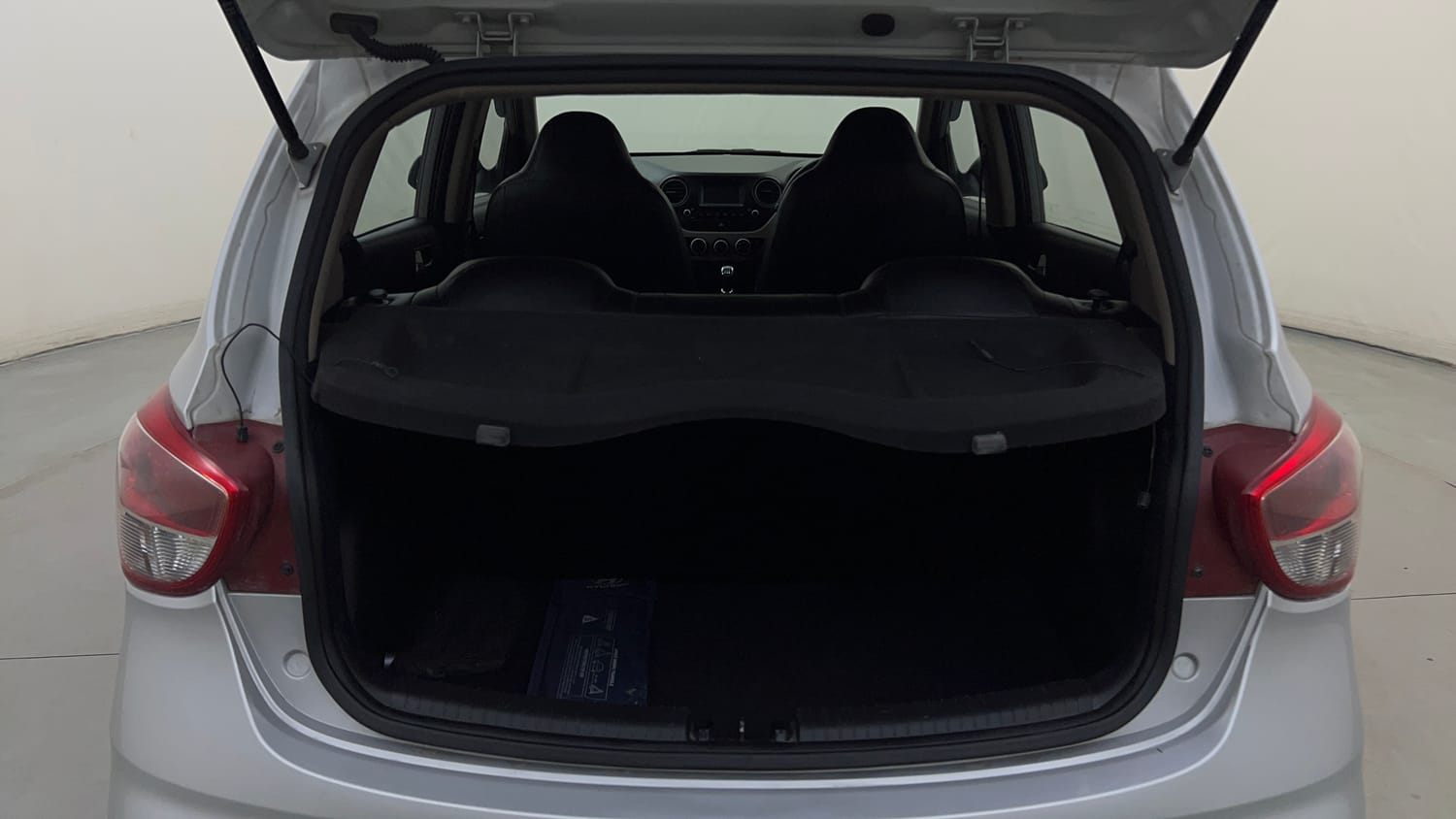 Used 2017 Hyundai Grand i10 Sportz 1.2 Kappa VTVT Petrol Manual interior DICKY INSIDE VIEW