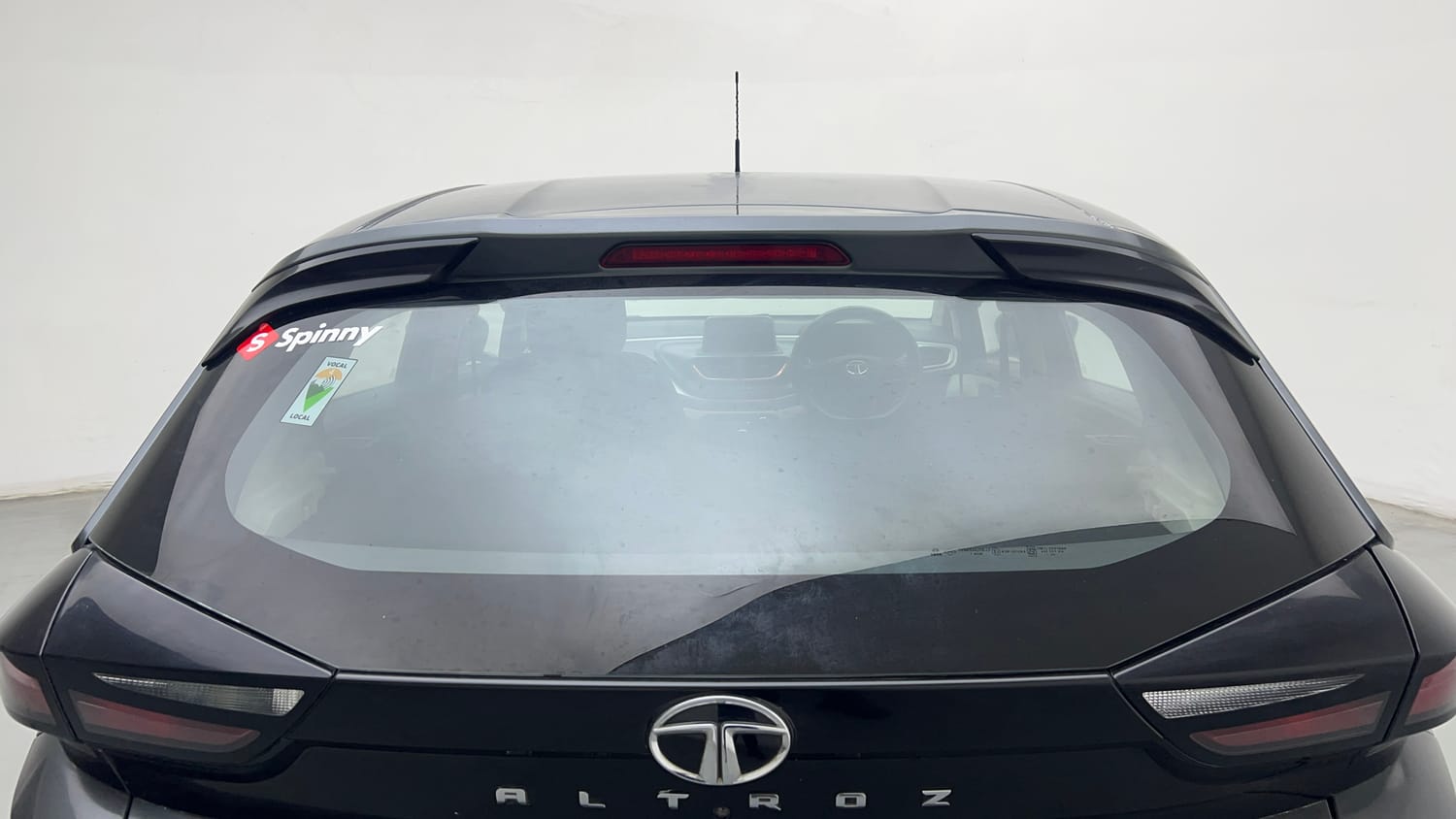 Used 2023 Tata Altroz XT 1.2 Cng(o/s fitted) Cng Manual exterior BACK WINDSHIELD VIEW