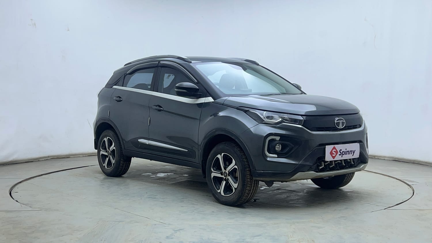 Used 2023 Tata Nexon XZ Plus (L) Petrol Manual exterior RIGHT FRONT CORNER VIEW