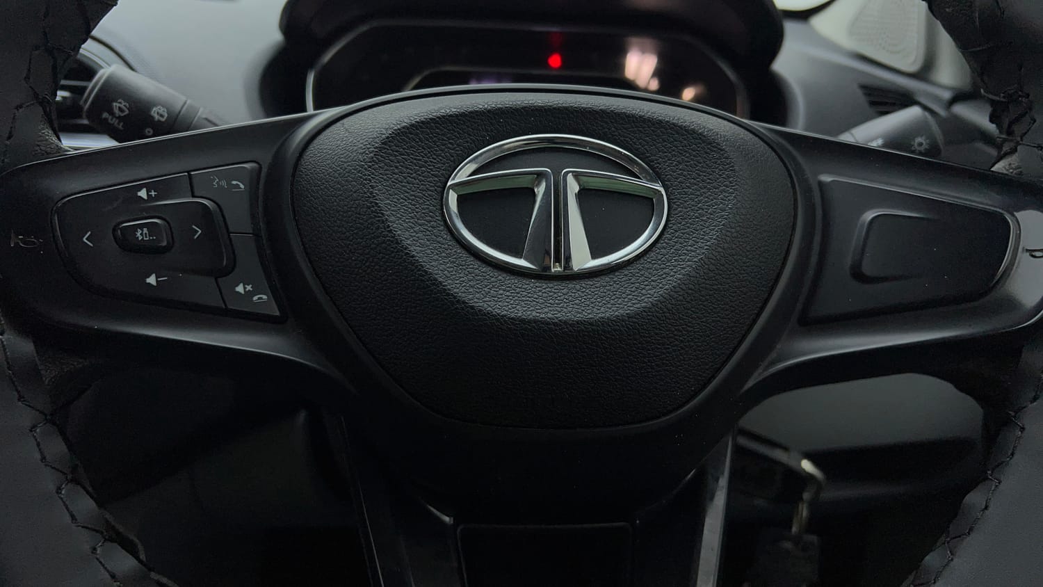 Used 2020 Tata Tiago XZ Plus Petrol Manual top_features Airbags