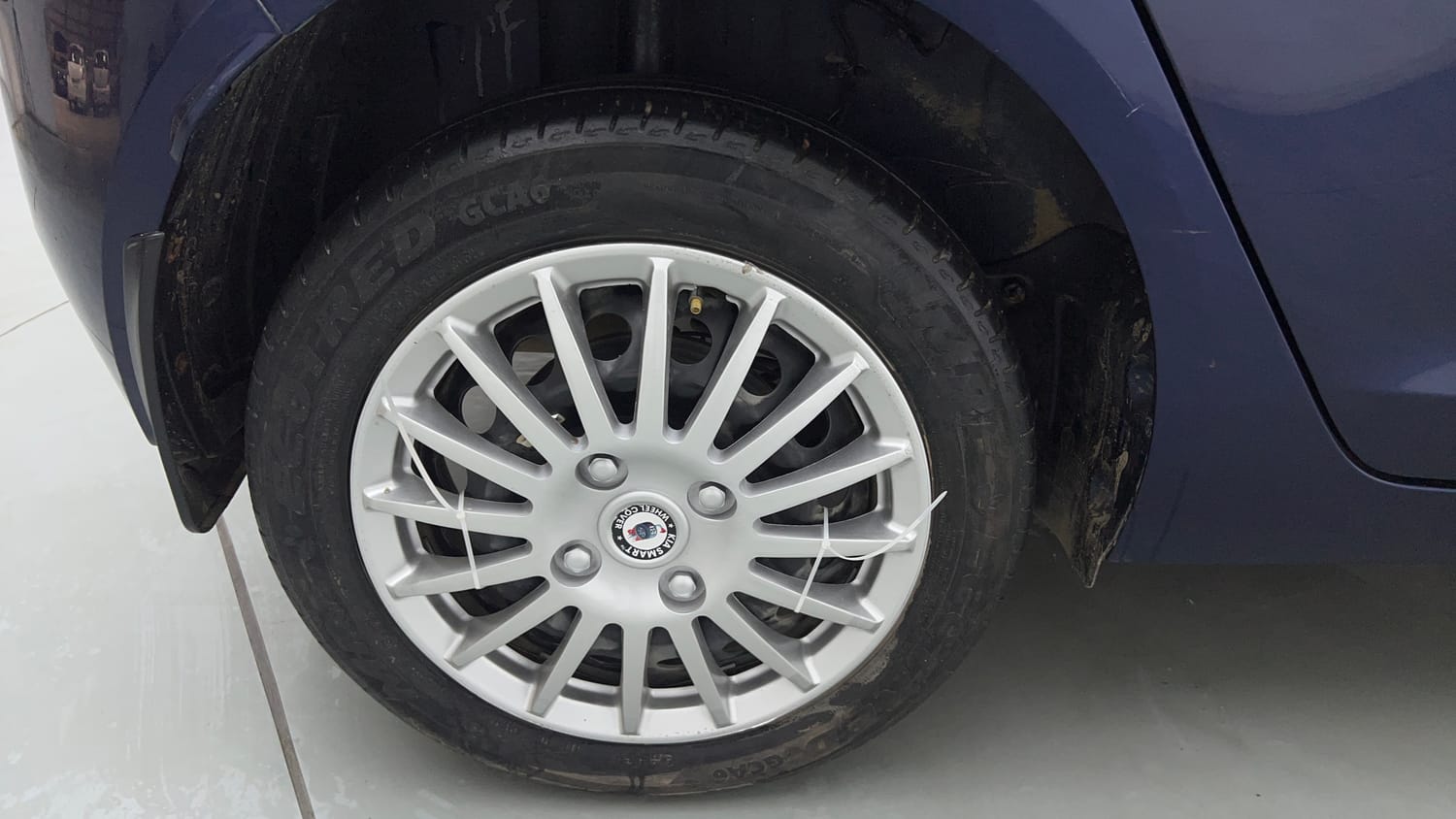 Used 2024 Tata Altroz XTA Petrol Petrol Automatic tyres RIGHT REAR TYRE RIM VIEW