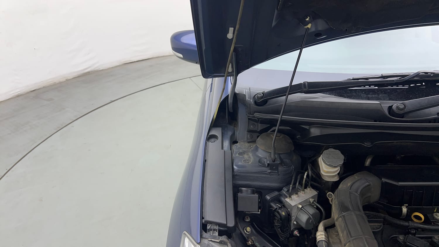 Used 2018 Maruti Suzuki Ciaz Delta Hybrid 1.5 AT Petrol Automatic engine ENGINE RIGHT SIDE HINGE & APRON VIEW