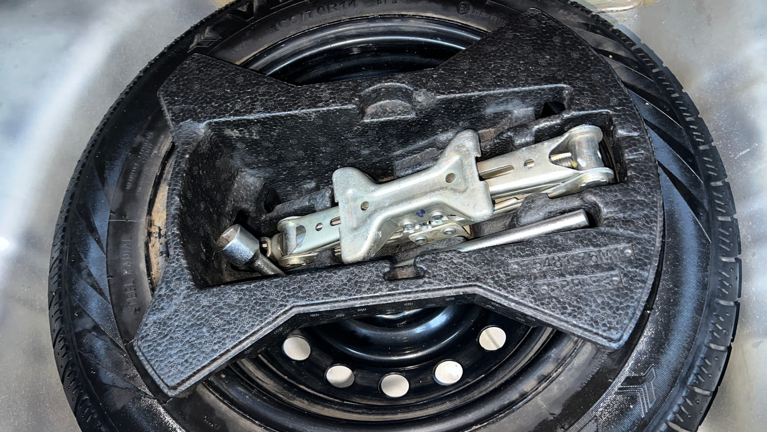 Used 2014 Maruti Suzuki Celerio VXi Petrol Manual tyres SPARE TYRE VIEW