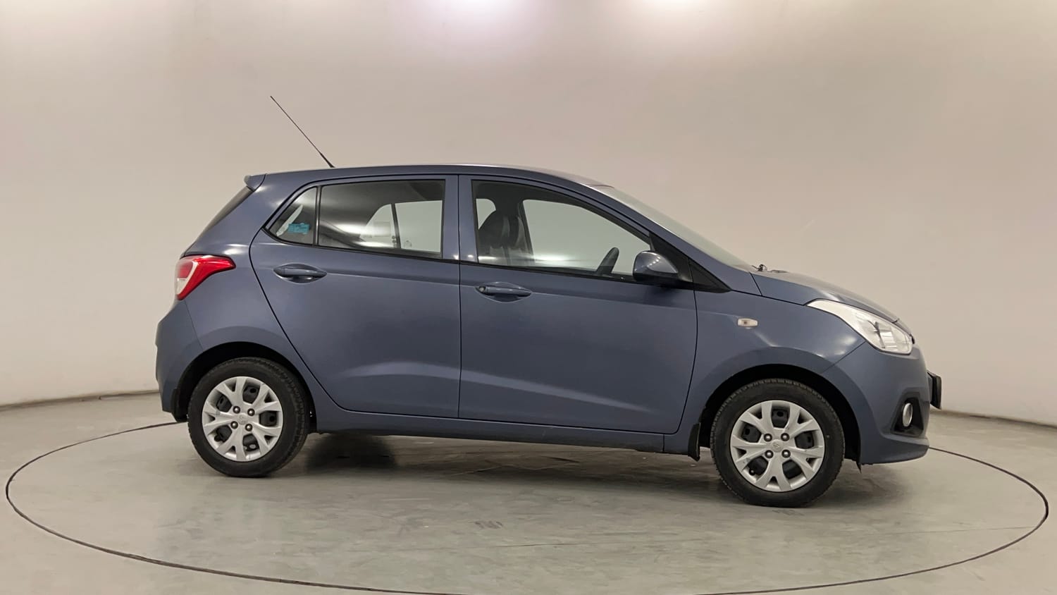 Used 2016 Hyundai Grand i10 Magna AT 1.2 Kappa VTVT Petrol Automatic exterior RIGHT SIDE VIEW