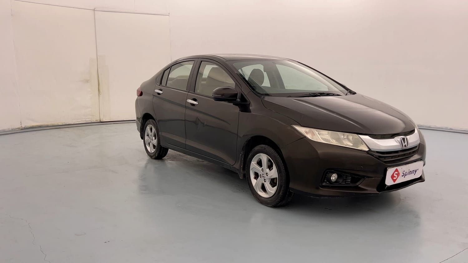 Used 2014 Honda City V Petrol Manual exterior RIGHT FRONT CORNER VIEW