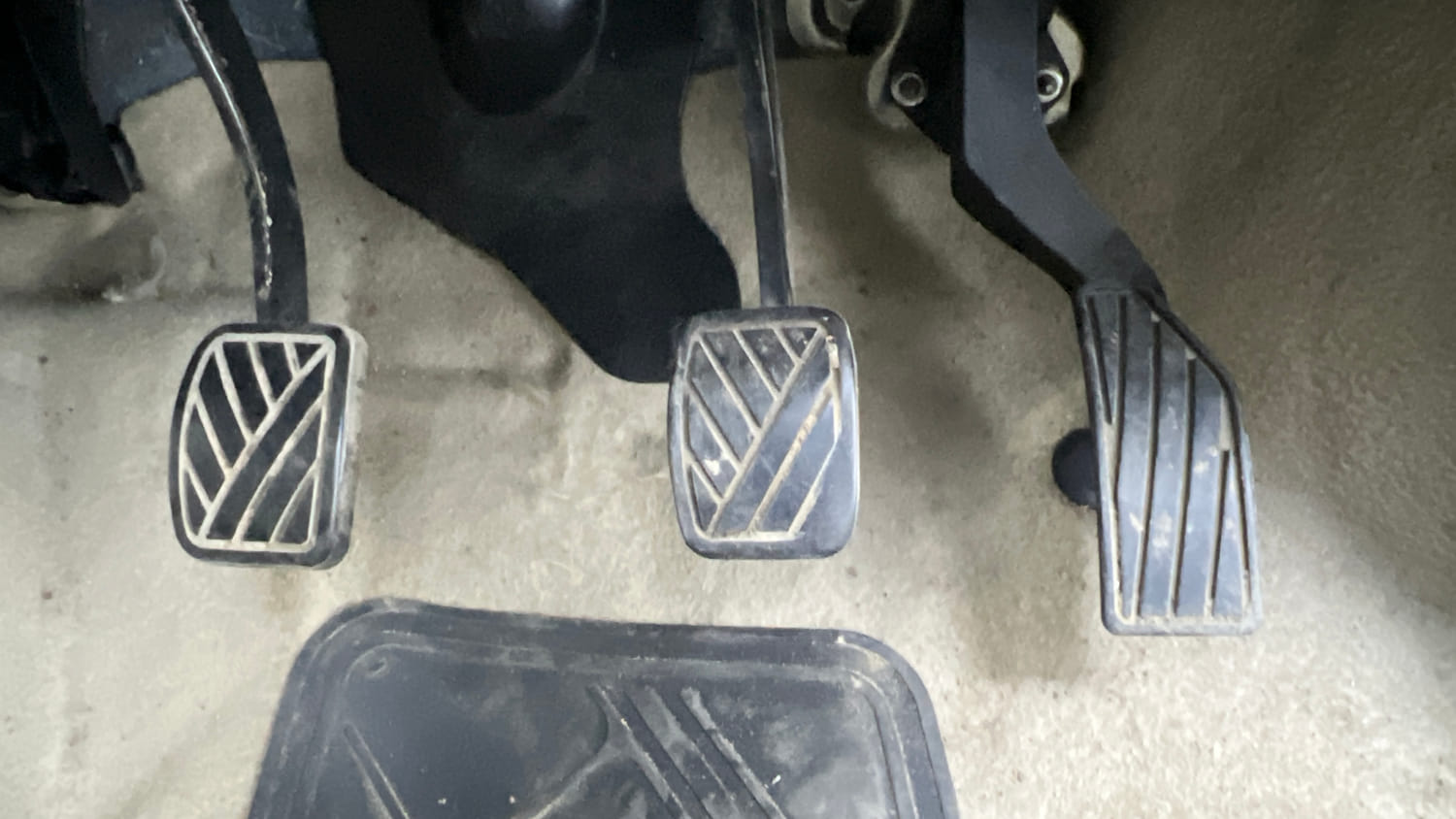 Used 2013 Maruti Suzuki Ertiga Vxi Petrol Manual interior PEDALS VIEW
