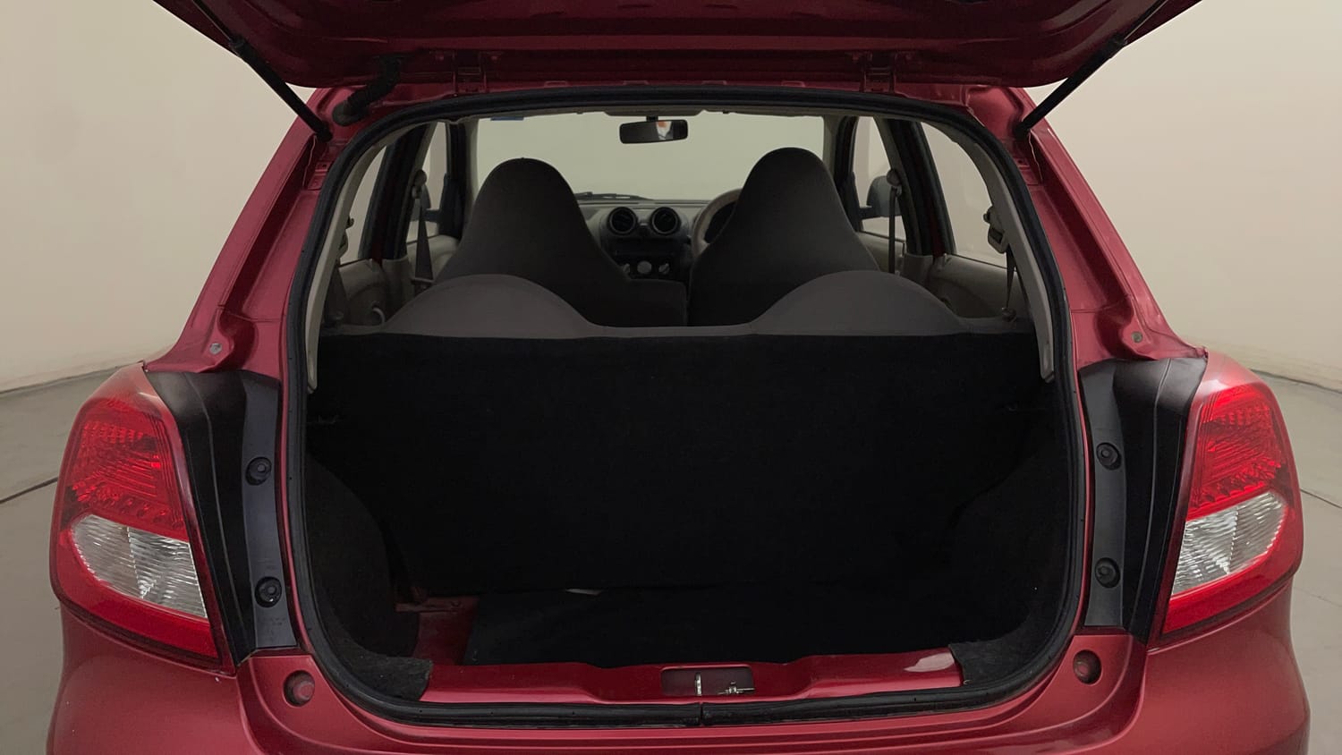 Used 2014 Datsun GO T Petrol Manual interior DICKY INSIDE VIEW