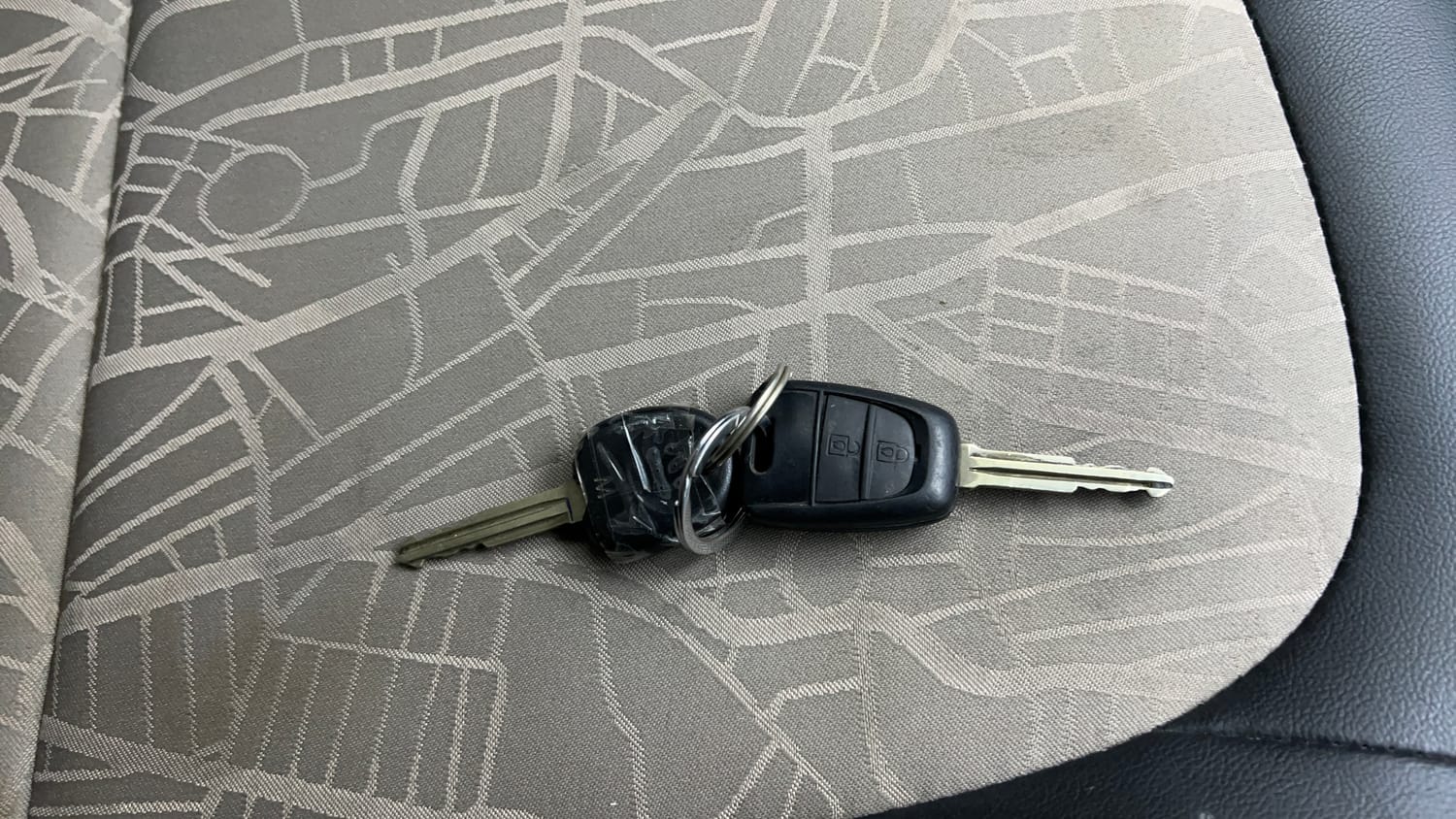 Used 2017 Hyundai Grand i10 Sportz 1.2 Kappa VTVT Petrol Manual extra CAR KEY VIEW